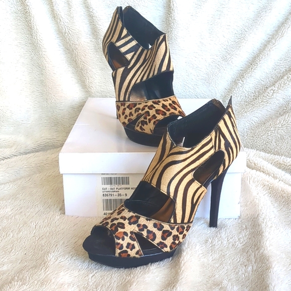 Boston Proper Leopard heels - Picture 2 of 6